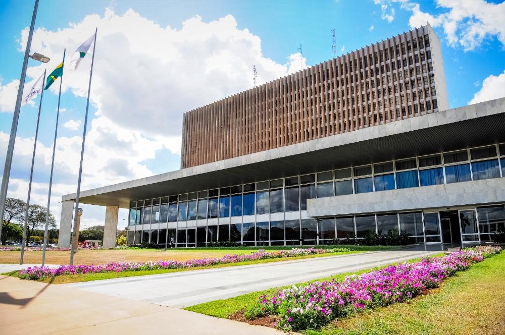 Capa da notícia: Diferença de contribuição previdenciária de servidores do GDF referente a 2020 será paga em 60 parcelas